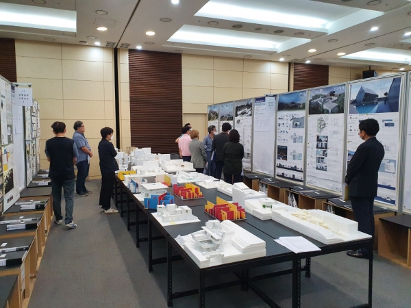 지난 6월 14일~17일까지 한국건축학교육인증원 인증위원들이 한남대를 찾아 실사를 하고 있다.  ﻿