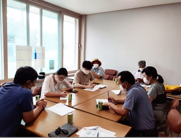 지난 1일 마을조사단이 마을자원조사를 실시하고 있다.