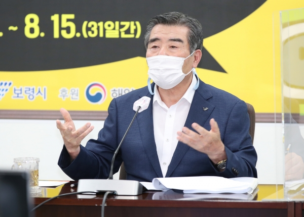 보령형뉴딜 대응전략 수립 보고회를 주재하고 있는 김동일 시장
