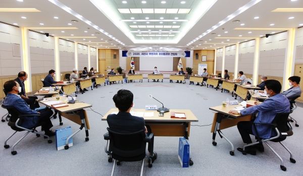 4일 시청 대회의실에서 열린 주민자치(위원)회장과의 간담회 개최 모습