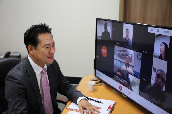장동혁 국민의힘 대전시당위원장이 4일 대전시 장애인단체장들과 화상 간담회를 진행하는 모습.