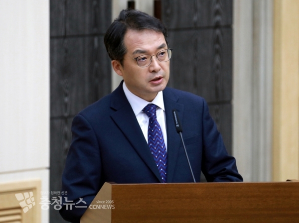 답변하는 류정섭 세종시교육청 부교육감