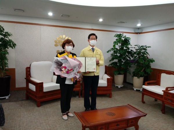 제5회 충남 문해교육 한마당서 3명 수상 (문해교사 대상을 수상한 차경자 회장)