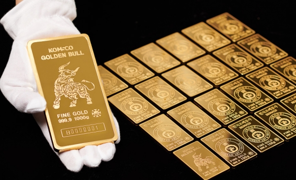 한국조폐공사는 2021 신축(辛丑)년 소의 해를 앞두고 9일 스페셜 에디션으로 ‘골든 불 골드바’를 출시했다.