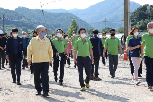 살핌행정 실시 중인 문정우 금산군수