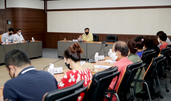 지난 9일 코로나19 고위험시설로 분류된 사업장 영업주들이 모인 가운데 열린 긴급 간담회 모습.