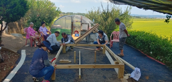 서천군자원봉사센터, ‘안녕 평상만들기’ 사업 추진