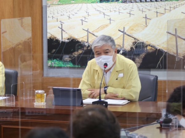 문정우 금산군수, 14일 간부회의 주재 모습