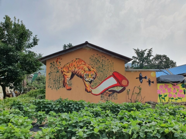 15일 아산시 영인면 내이랑마을을 찾아 지난 8월 12일부터 시작한 ‘농촌재능나눔’ 봉사활동