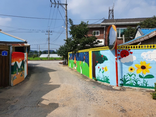 15일 아산시 영인면 내이랑마을을 찾아 지난 8월 12일부터 시작한 ‘농촌재능나눔’ 봉사활동