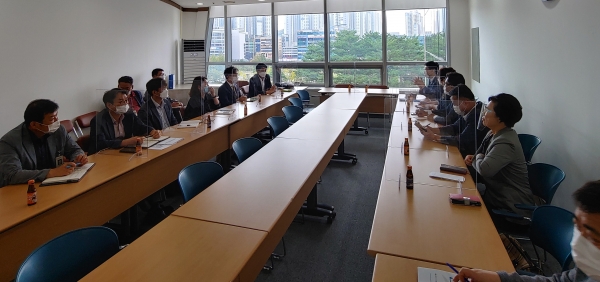 천안시의회 건설교통위, 천안시 건축사회 간담회.