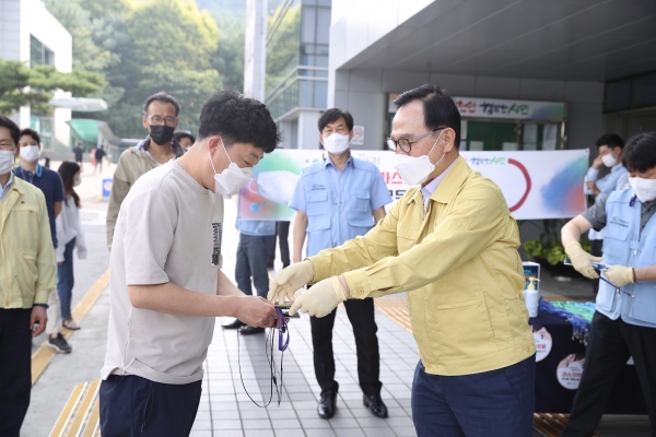 박상돈 천안시장 마스크 의무착용 캠페인 전개 모습