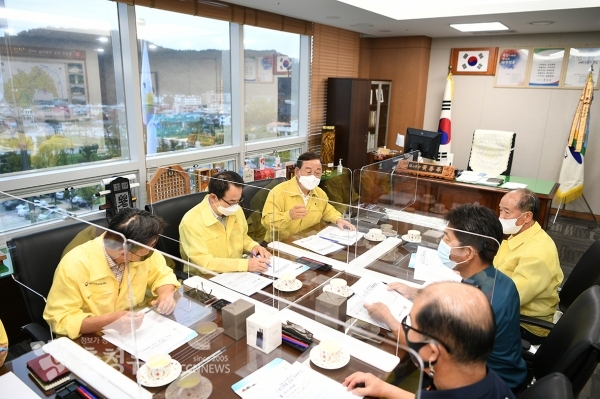 주요 기관단체장 긴급 대책회의 모습