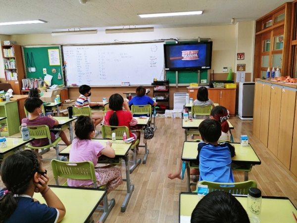 초등학생을 대상으로 비대면 구강 건강교육 실시