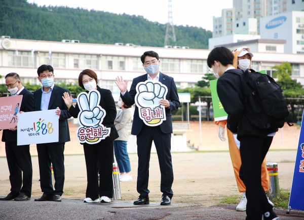 21일 서령고등학교에서 학교폭력 예방캠페인 진행 모습