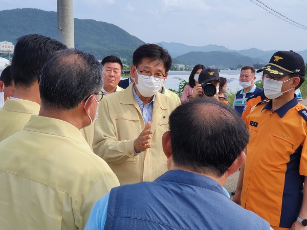 전만권 부시장님 호우피해 현장(병천천  수신면 장산리) 도지사 방문시 현장 점검 모습