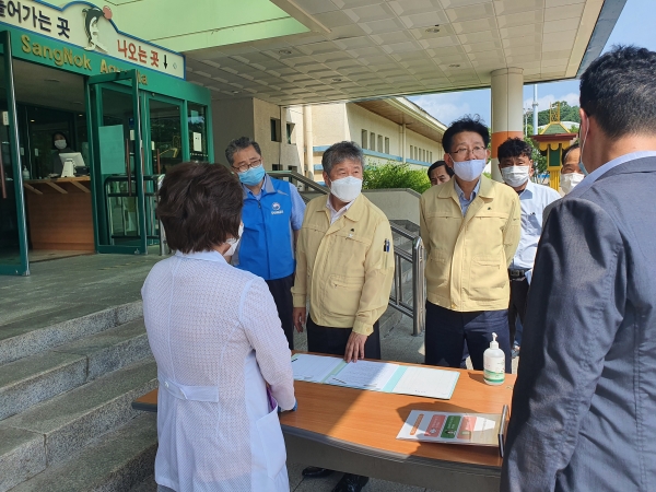 전만권 부시장님 행안부 안전차관 방문시 물놀이 유원시설 현장점검 모습