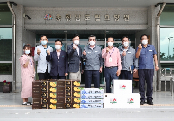 김동일 보령시장 사회복지시설 위문 장면 (충청남도립요양원)