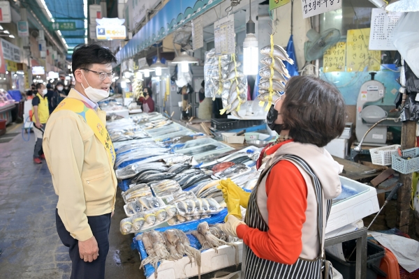 김정섭 시장 산성시장 방문 사진