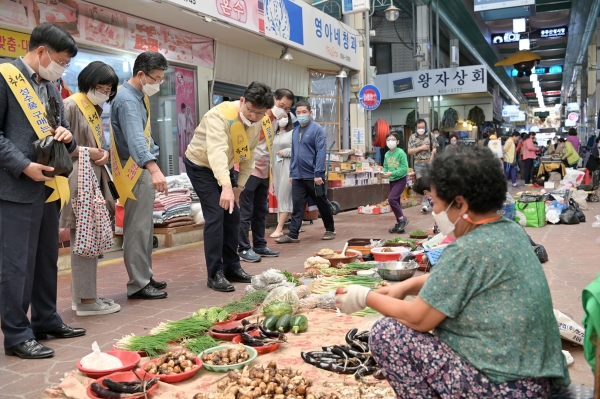 김정섭 시장 산성시장 방문 사진