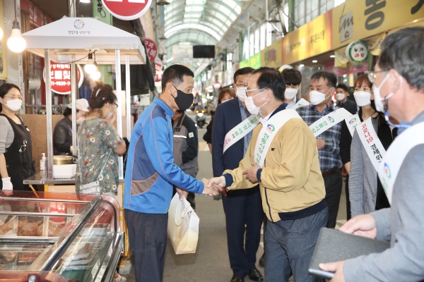 박상돈 천안시장, 추석 명절맞이 전통시장 방문(성정시장)