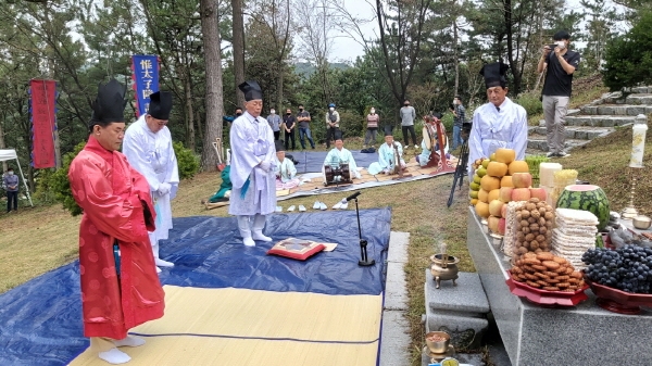 유왕산 추모제 봉행