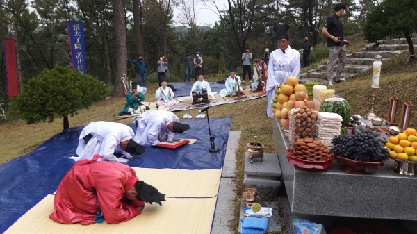 유왕산 추모제 봉행