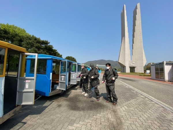 야외시설물 방역 모습