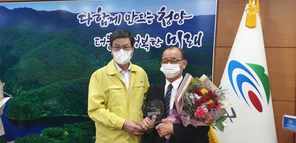 충남 모범도민․모범공무원 배출-윤재천 모범도민