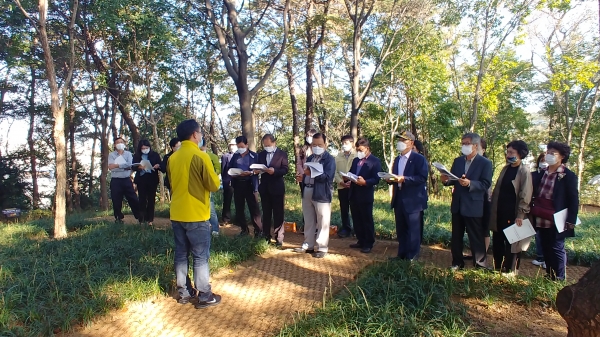 예산지킴이, 예산 낭비 요소 현장에서 점검 (서천읍 공원 부지 점검 사진)
