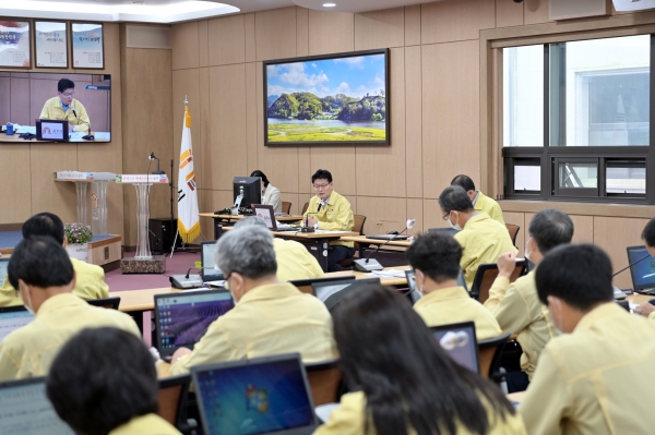 12일 시청 대백제실에서 열린 주간업무계획 보고회 개최 모습