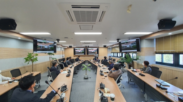 한밭대는 12일 교내 산학연협동관에 산학협력 영상회의실을 구축하고 카이스트 박영덕 교수 초청 특강을 진행했다.