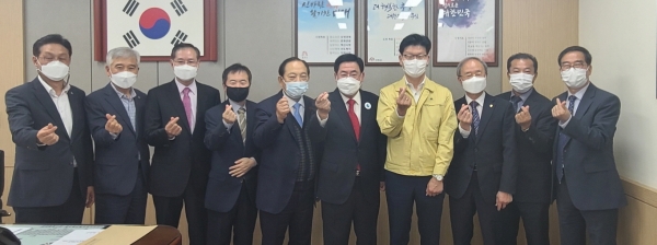 지난 13일 공주시기독교연합회 지도자와의 간담회 개최 단체사진