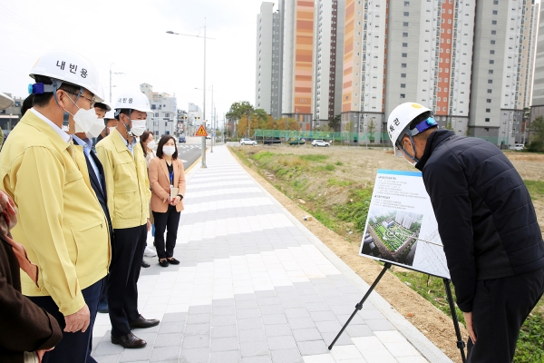 지난 14일 맹정호 서산시장 석림근린공원 현장 점검 장면