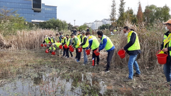 치어방류 행사 개최 모습