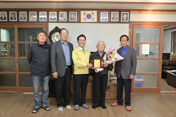 지난 14일  찾아가는 군정발전 유공표창 전수 모습