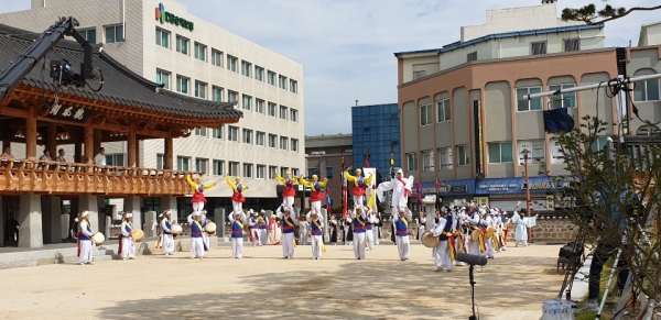 고북연암농악단, 제46회 전주대사습놀이 전국대회 농악부문 '장원'/ 지난 10월 11일 전라감영에서 공연하는 모습