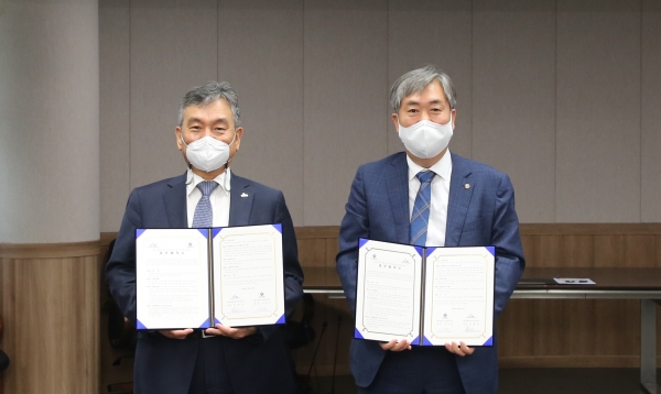 (왼쪽부터) 항우연 임철호 원장과 생기원 이낙규 원장.