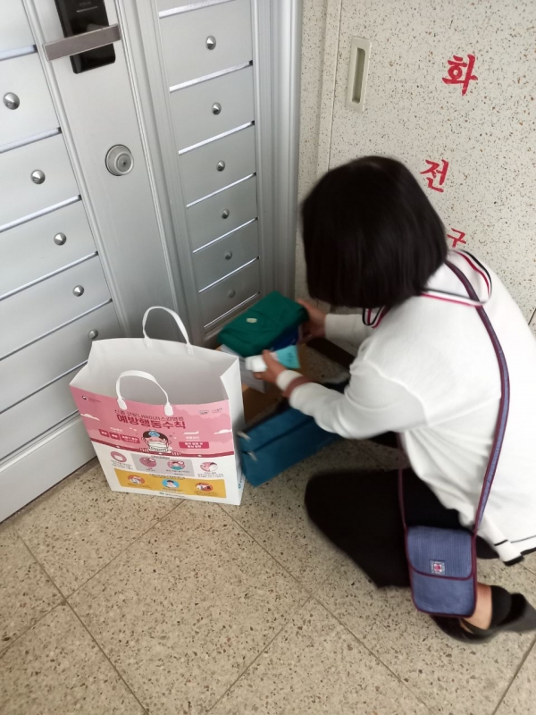 건강관리에 필요한 물품꾸러미를 대상자 가정에 비대면 방식으로 전달