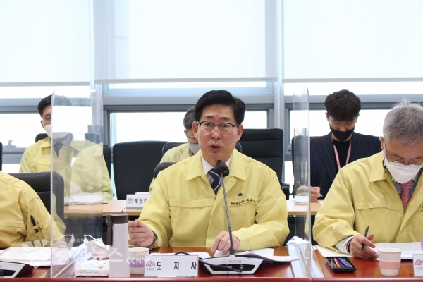 양승조 충남도지사가 19일 도청 중회의실에서 실국원장회의를 열고 충남형 행복키움수당 지급 대상을 36개월 미만 아동까지 확대한다고 말했다.