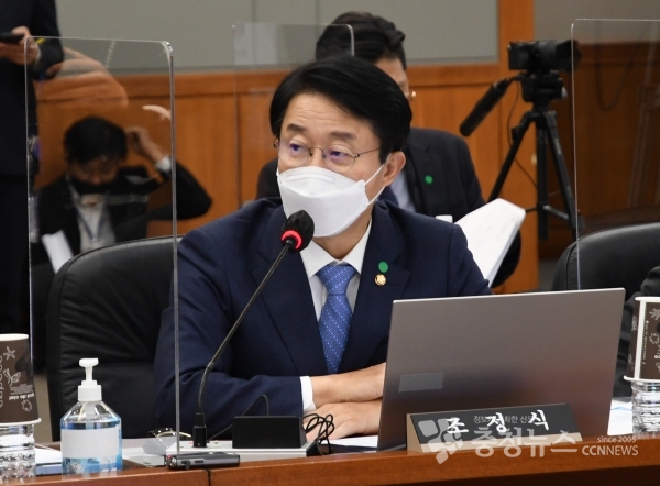 질의하는 더불어민주당 조정식 의원.