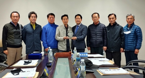 상병헌 세종시의원이 아름동 주민들로부터 감사패를 받았다.