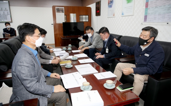 ‘국립농산물품질관리원(이하, 농관원) 태안사무소 유치’를 건의하고 있는 가세로 태안군수 모습.