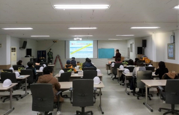 청년 취업지원 프로그램 관련 사진