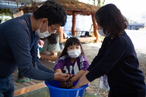 포도촉감놀이 체험 모습