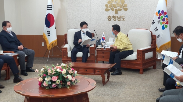 박정현 부여군수, 양승조 지사 접견장면