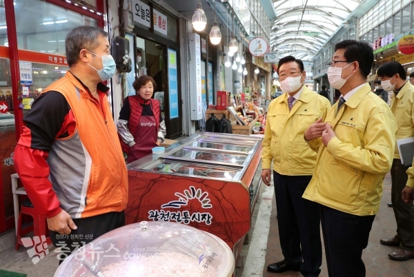광천시장 방문한 양승조 지사와 김석환 군수