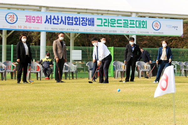 지난 26일 개최된 제9회 그라운드골프대회 장면(맹정호 시장 시타모습)