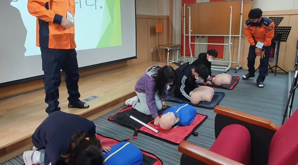 찾아가는 초등생존수영.