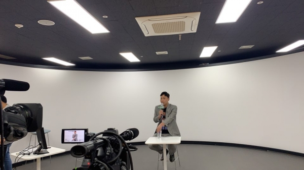 ‘한밭힐링톡톡’ 온라인 토크 콘서트에서 3일차 ‘청춘이란 무엇인가?’를 주제로 개그맨 이상준 씨가 강사로 참여했다.